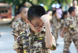 參加晉城青少年軍事夏令營讓孩子不斷挑戰(zhàn)自己