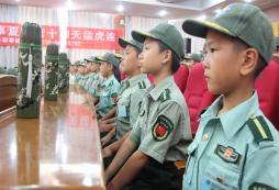 參加山西軍事夏令營(yíng)鍛煉孩子剛毅品質(zhì)！
