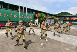 孩子參加邵陽軍事夏令營能夠受益良多