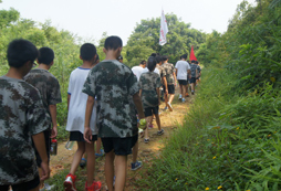 特色生存夏令營讓青少年成為生活中的強者