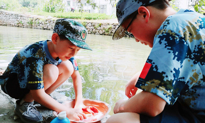 上海軍事夏令營(yíng)的四大好處.gif