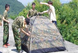參加野外生存訓(xùn)練營的費(fèi)用是多少