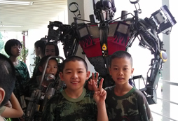 參加機(jī)器人夏令營增強孩子的邏輯思維