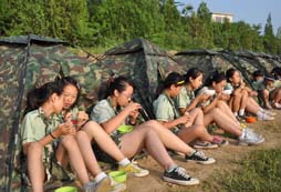 深圳夏令營提高孩子的交往能力