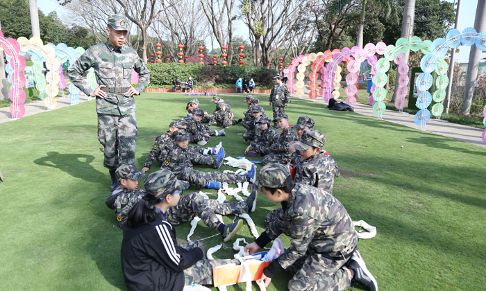 軍事夏令營