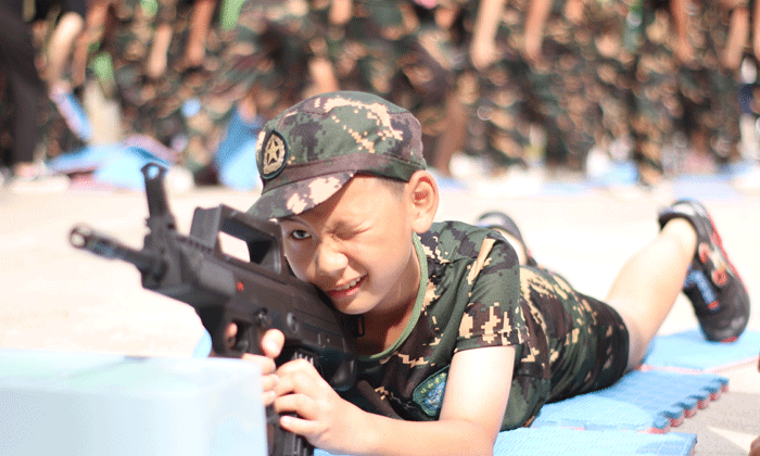 深圳軍事夏令營(yíng)費(fèi)用.gif