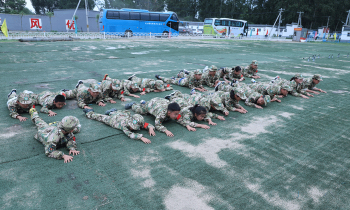 深圳軍事夏令營.gif