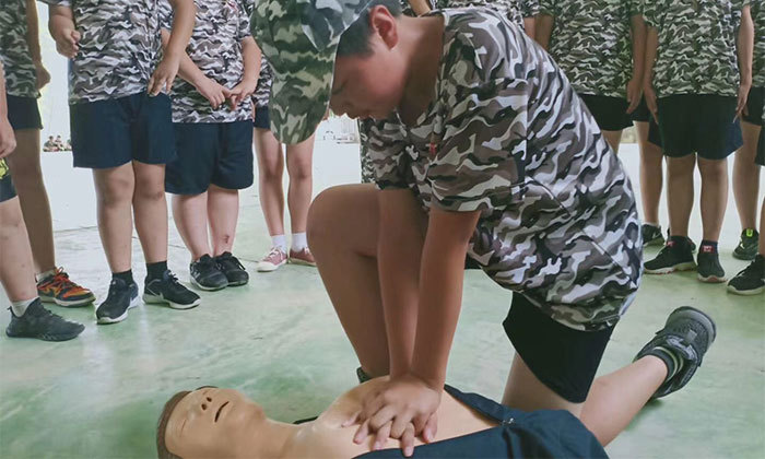 深圳軍訓(xùn)夏令營報名哪家好