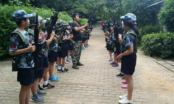深圳軍訓(xùn)夏令營(yíng)
