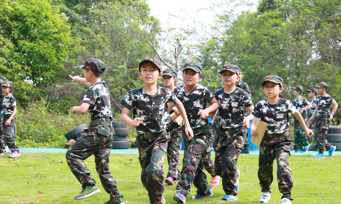 青少年參加深圳軍事夏令營的意義.jpg