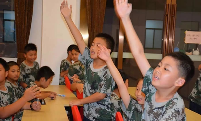 深圳夏令營中孩子們的學(xué)習(xí)中