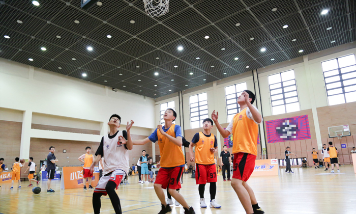 參加深圳NBA籃球夏令營模擬NBA球星生涯.jpg