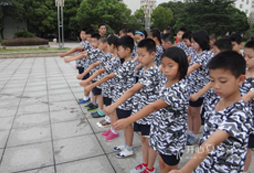 深圳軍訓(xùn)夏令營(yíng)體驗(yàn)全真軍營(yíng)文化