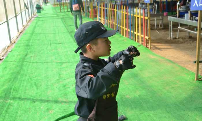 深圳有特警與軍事相互結(jié)合的夏令營嗎?.jpg