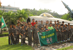 深圳中學(xué)生軍事夏令營給你一個軍人的生活的機會