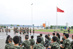 深圳中學(xué)生軍事夏令營讓您的孩子在歷練中超越自我
