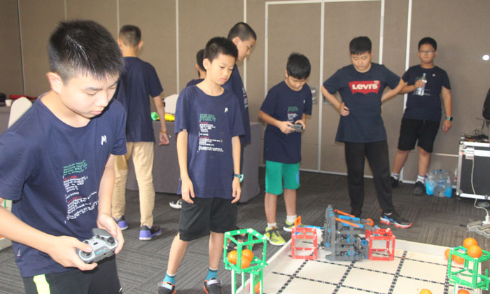 7-18歲的青少年參加石家莊機(jī)器人夏令營(yíng)怎么樣？.jpg