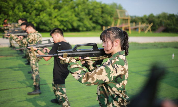 軍事夏令營(yíng)
