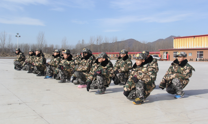 孩子暑假軍事化訓(xùn)練營(yíng)