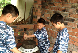  暑期軍事夏令營讓孩子敢于挑戰(zhàn)