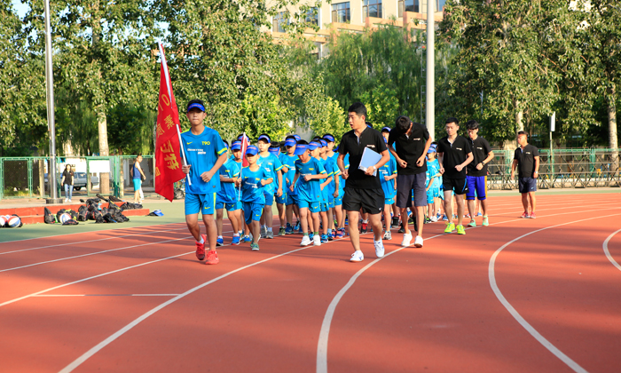 暑假軍事夏令營(yíng)對(duì)孩子的發(fā)展起到重要的作用