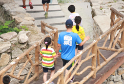 暑假夏令營：行于路上，學(xué)在途中