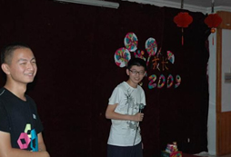 看上海新東方暑期夏令營是如何提高學(xué)生聽力的