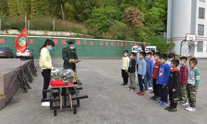 四川軍事夏令營(yíng)