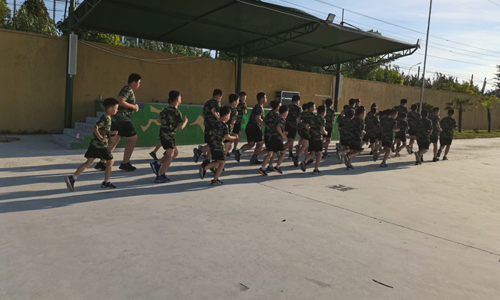 四川軍事夏令營(yíng)是孩子暑期的最佳選擇！.gif