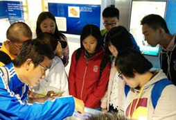 體驗(yàn)全球頂尖的新加坡國立大學(xué)老師授課