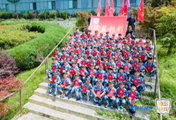 青島深藍(lán)利劍軍事夏令營(yíng)對(duì)孩子成長(zhǎng)有哪些幫助？