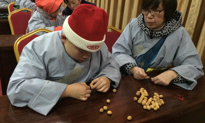 穿一串佛珠、送給最愛的人