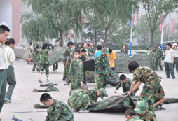 開始搭帳蓬了