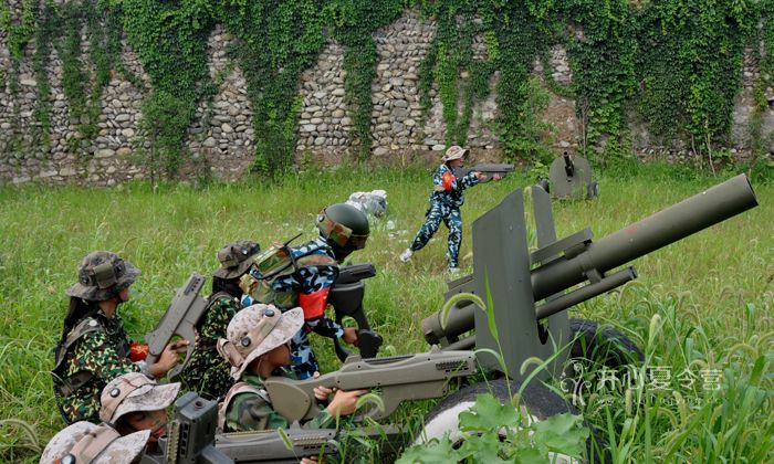 參加軍事模擬演習