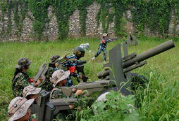 參加軍事模擬演習(xí)