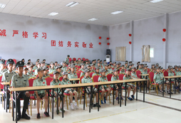 中國少年軍旅夏令營培養(yǎng)孩子堅強的軍人品質(zhì)