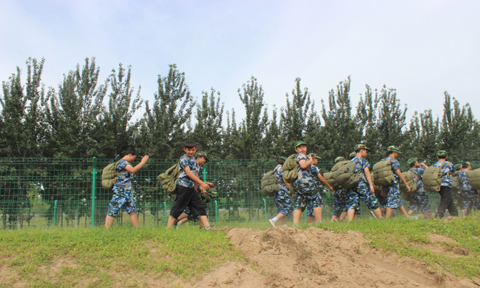 青少年軍事夏令營軍事訓(xùn)練