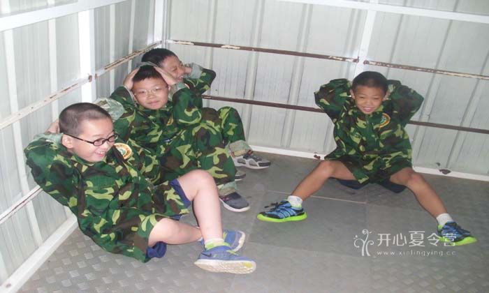 青少年軍事夏令營培養(yǎng)生存救助能力