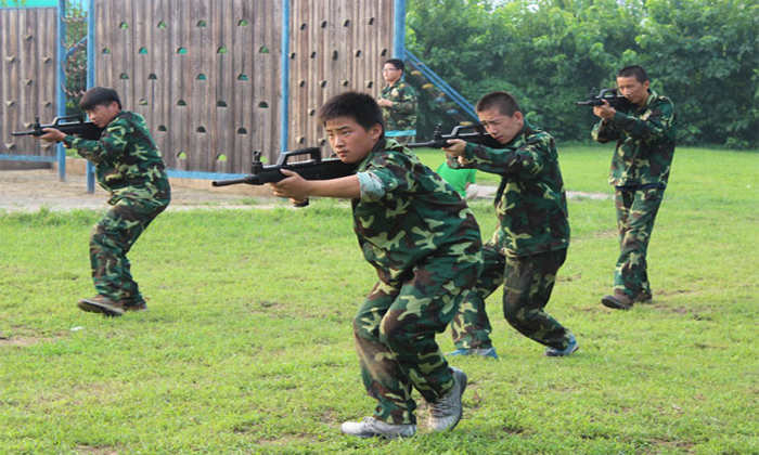 進(jìn)行軍事訓(xùn)練