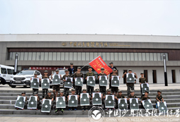 和教官一起合照