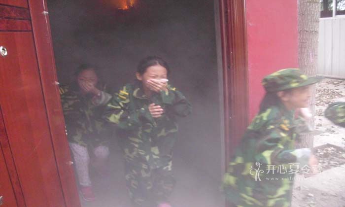 青少年軍事夏令營培養(yǎng)生存救助能力