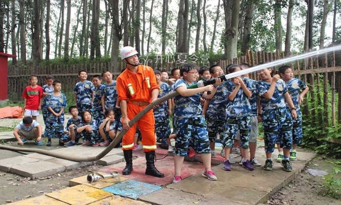 青少年軍事夏令營教會了我們許多