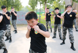 常德軍事訓練夏令營感受緊張氛圍!