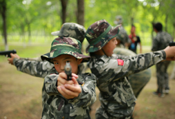 假期讓我們一起走進(jìn)野戰(zhàn)軍軍營(yíng)