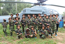  真實(shí)的青少年軍事夏令營特種兵訓(xùn)練！