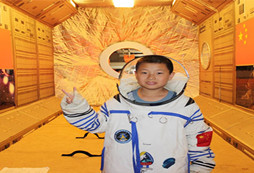 參加航天軍事夏令營感受中國航天精神