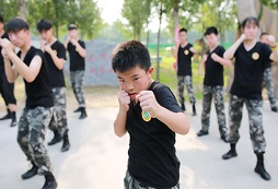 青少年軍事夏令營給孩子們最專業(yè)的體驗