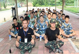 中國青少年軍事夏令營讓孩子感受真實(shí)的軍人生活