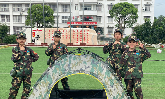自己搭的帳篷