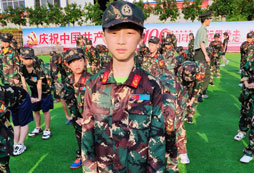 上饒八一軍事夏令營(yíng)培養(yǎng)孩子良好習(xí)慣